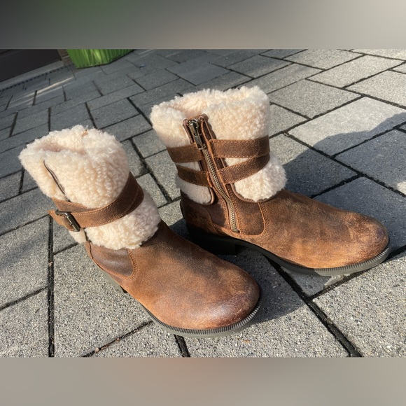 UGG Tan Shearling Lined Boots - Picture 3 of 12